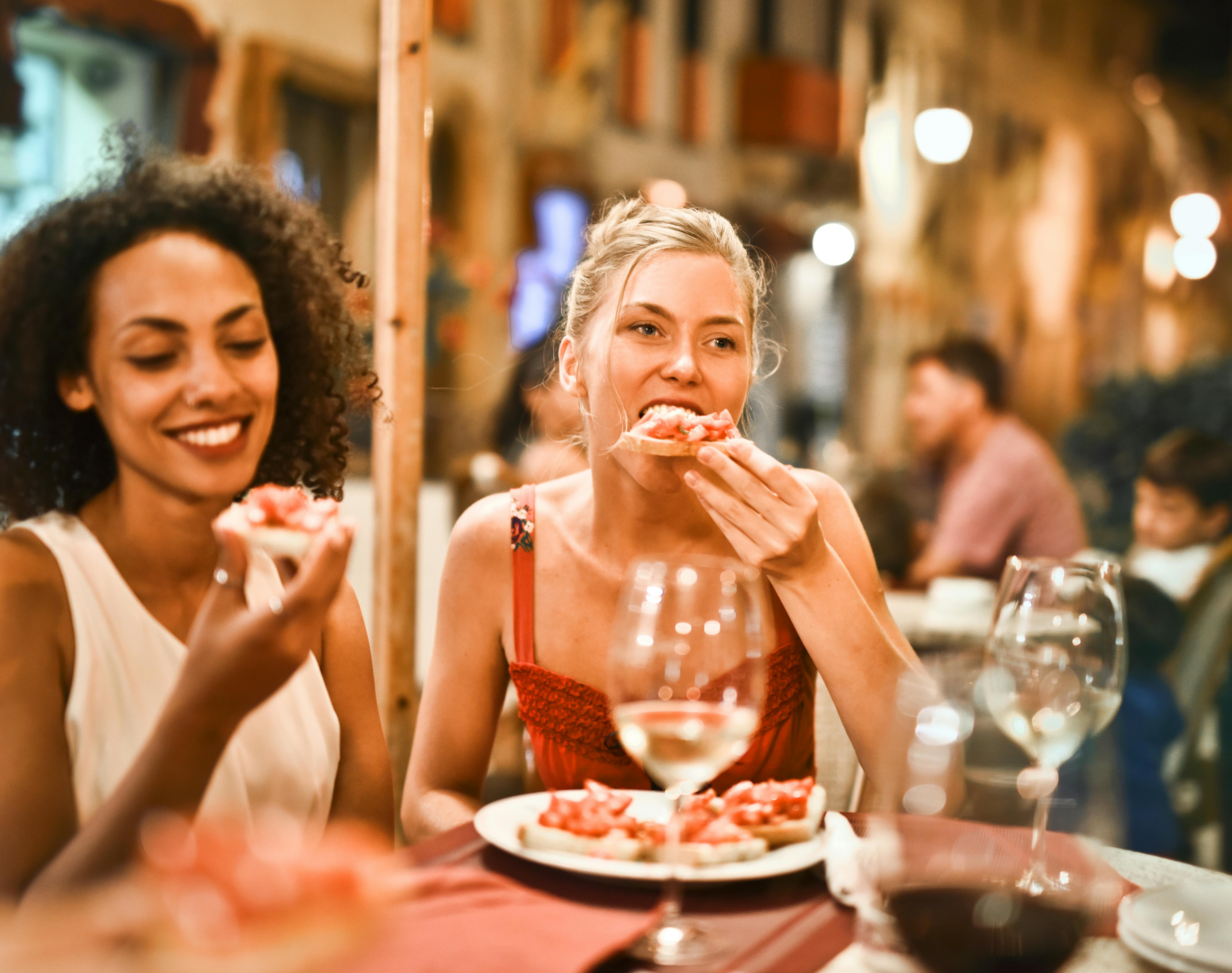 Femmes au restaurant